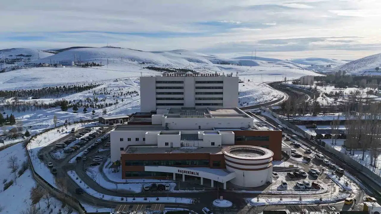 Bayburt'ta sağlık mesaisi: Bir ayda binlerce hastaya şifa dağıtıldı