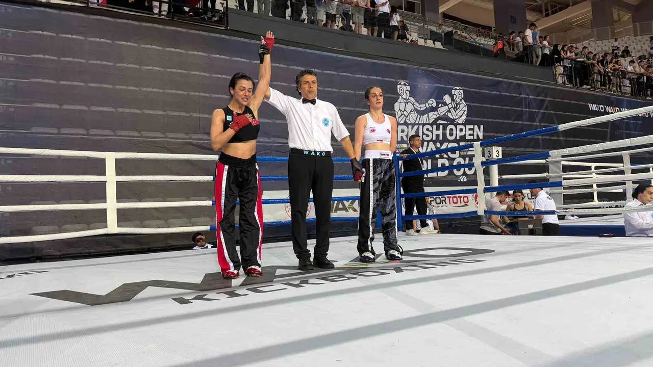 Belediyedeki mesaisini ringde altın madalyayla taçlandırdı: Emine Arslan dünya devlerini devirdi