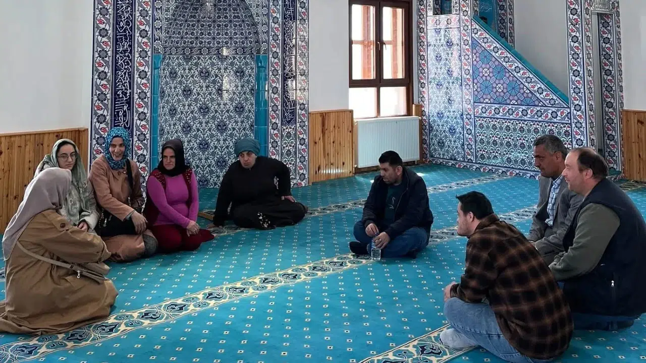 Bayburt’ta gönül köprüleri kuruldu: Engelli vatandaşlar camide bir araya geldi