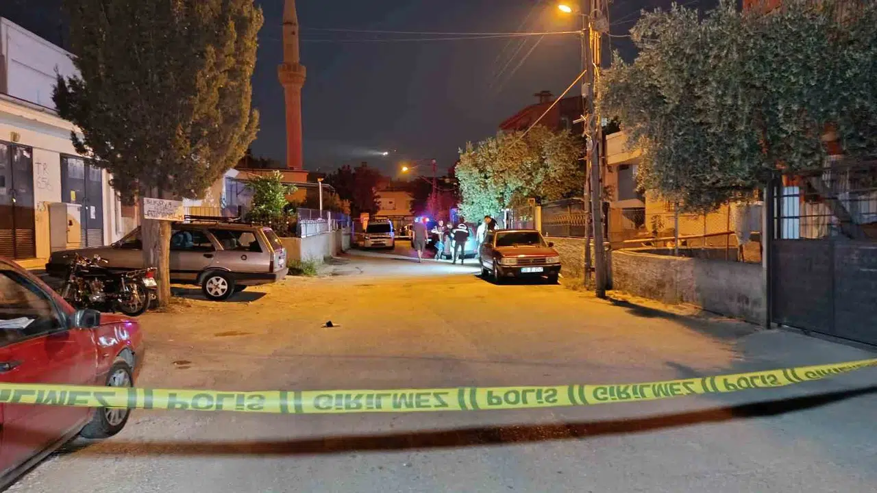 Müzik sesi kavgayı ateşledi: Adana'da komşular birbirine girdi, 5 kişi hastanelik oldu