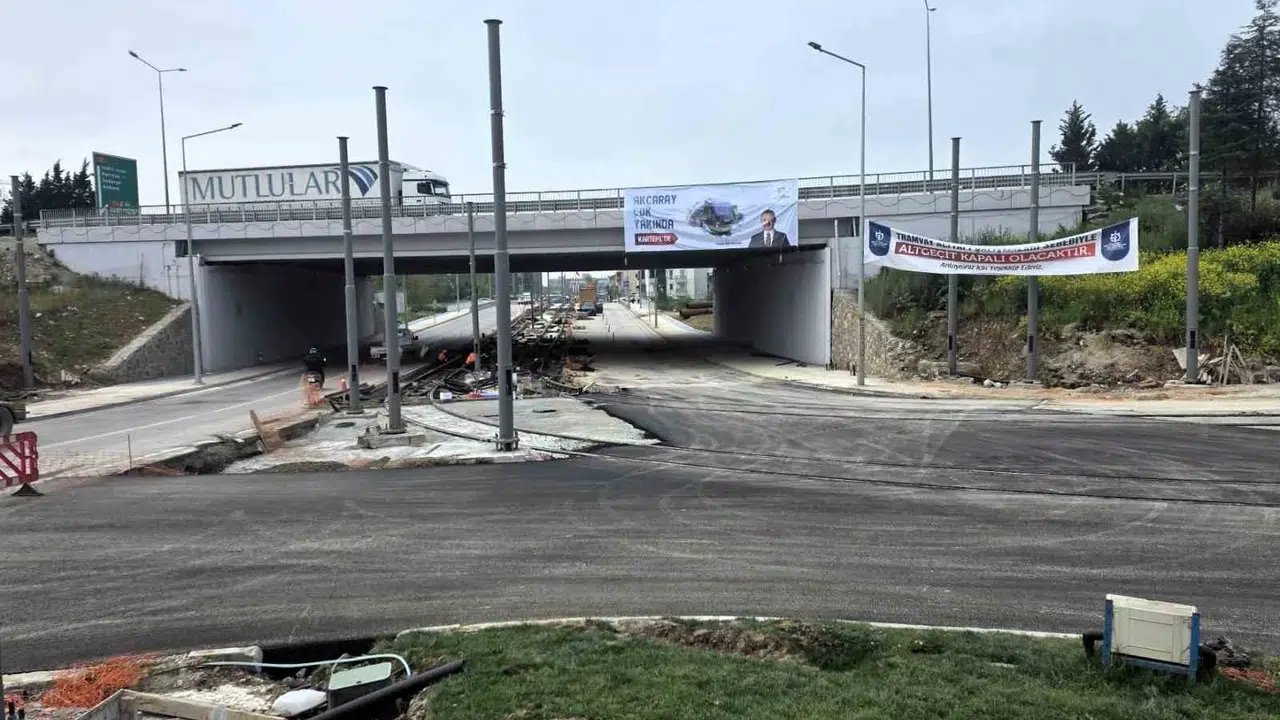 İzmit’te gece mesaisi: Gün doğmadan asfaltlandı, trafik rahatladı