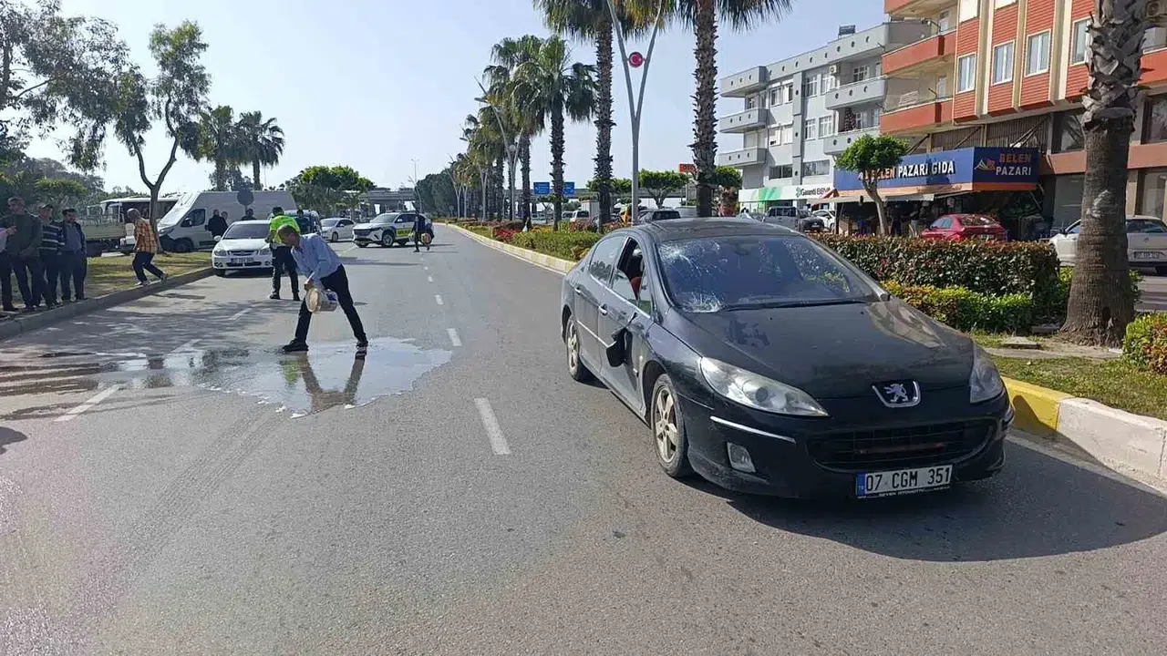 Manavgat’ta korkunç kaza: Yaya geçidindeki vatandaşa otomobil çarptı