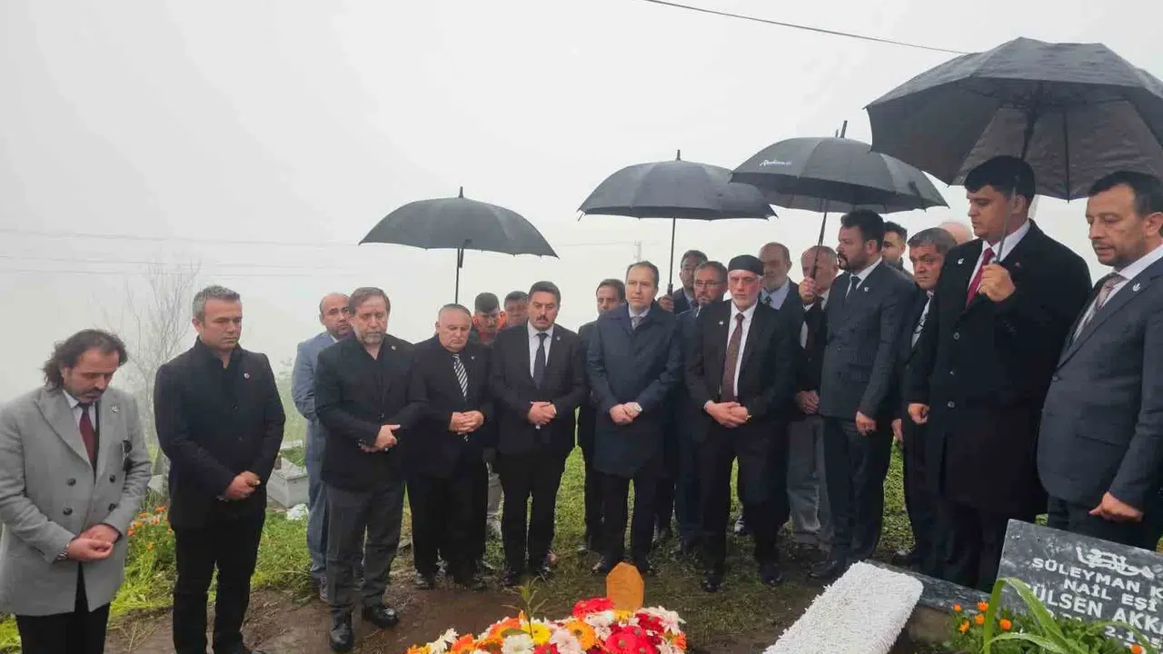 Giresun’da yürek yakan veda: Erbakan genç başkanın ailesini yalnız bırakmadı