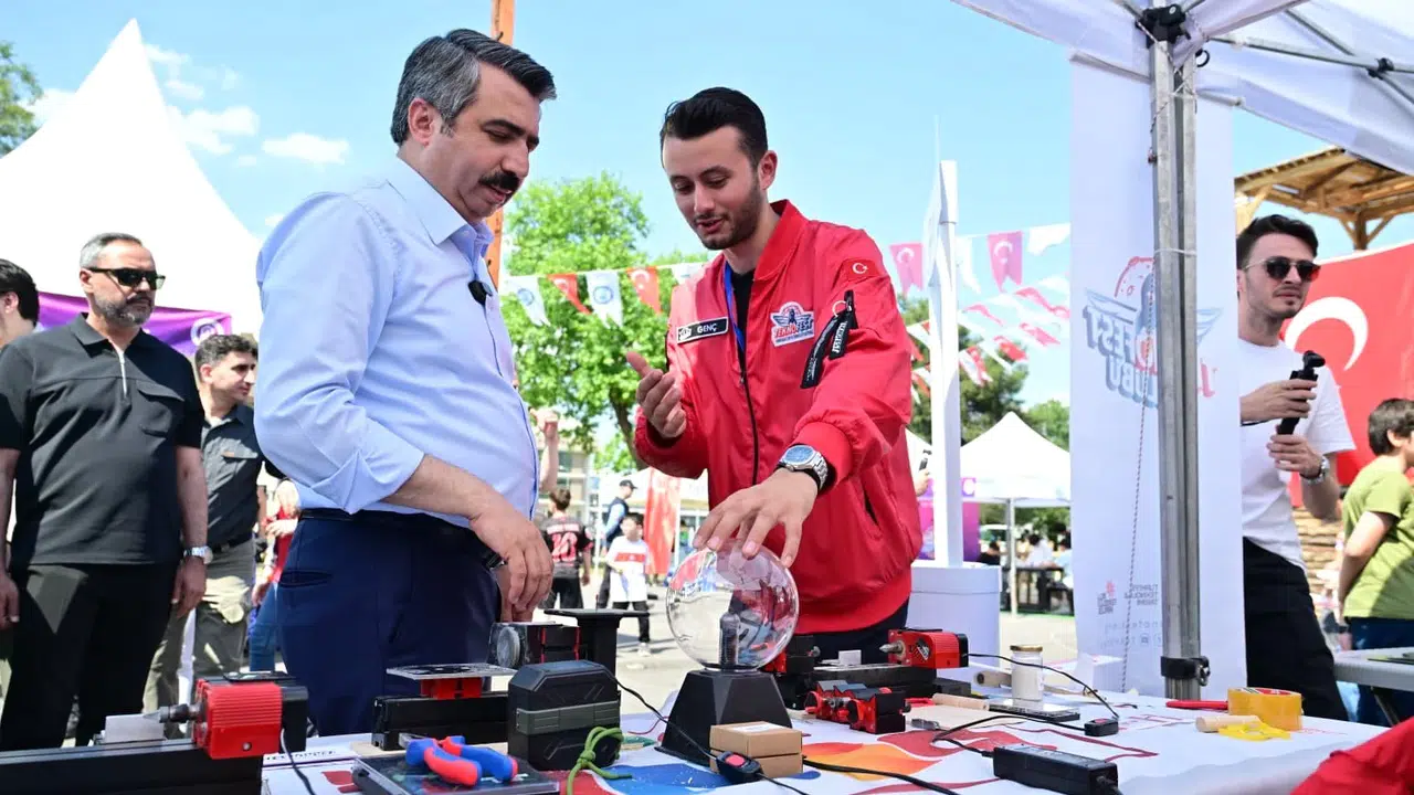 Yıldırım’da 19 Mayıs coşkusu: Gençler geleceği teknolojiyle yakaladı