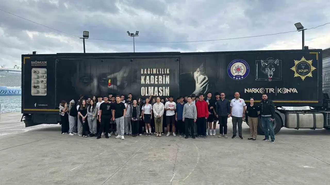 Kuşadası’nda Narkotır seferberliği: Gençler uyuşturucuya karşı bilgilendirildi