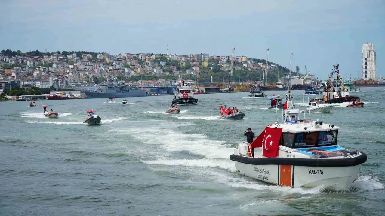 Samsun semalarında ve Karadeniz’de 19 Mayıs coşkusu: Denizden gelen selam büyüledi