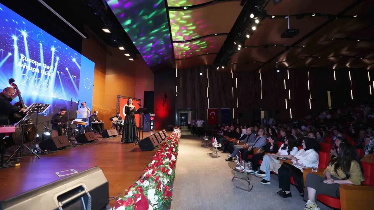 Kayseri’de Avrupa Günü rüzgarı: Yaprak Sayar’ın caz dokunuşları büyüledi