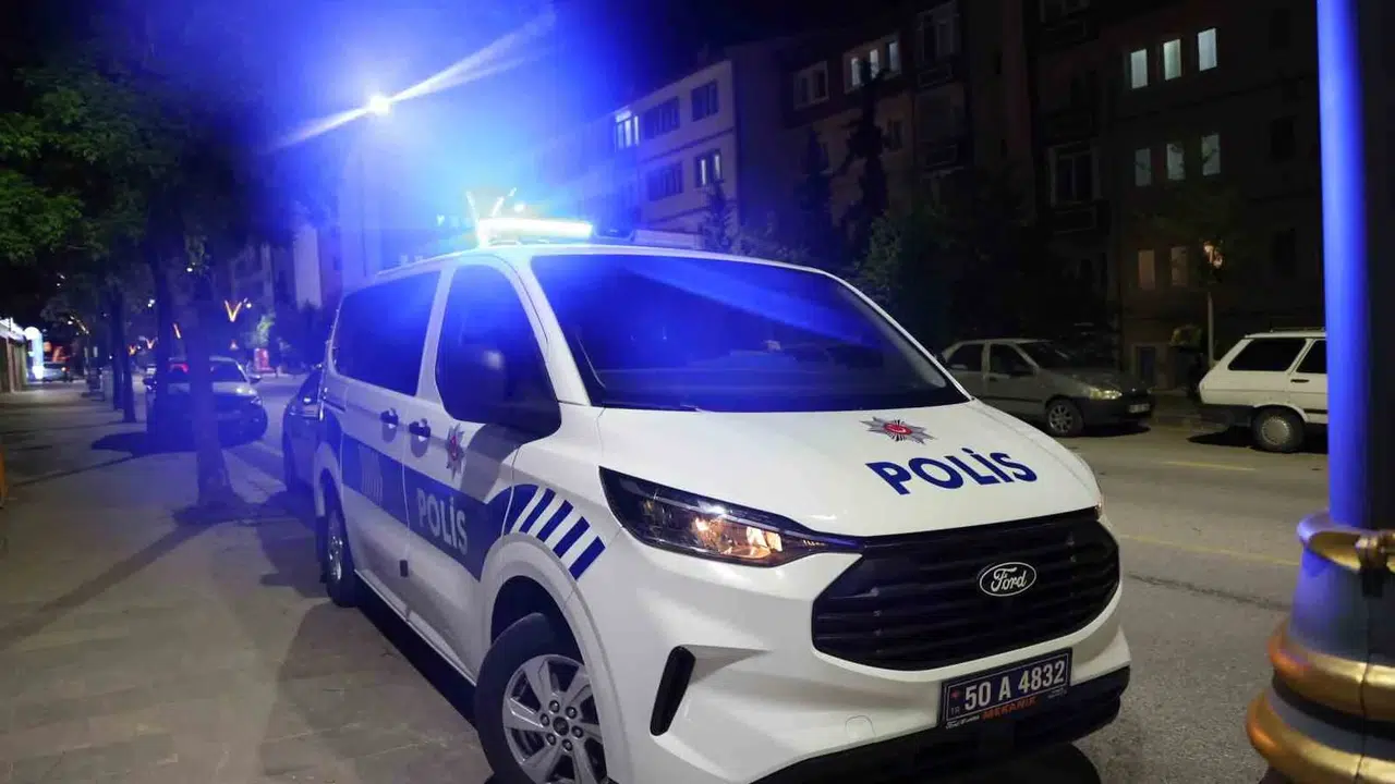 Annesinin yardımına koştular, evde dehşet saçtılar: Sağlık ekipleri rehin kaldı