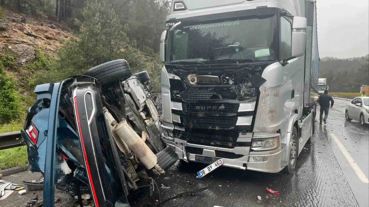 Eğitim yolculuğu acı bitti: Kilisli maliyecileri taşıyan araç otoyolda dehşeti yaşadı
