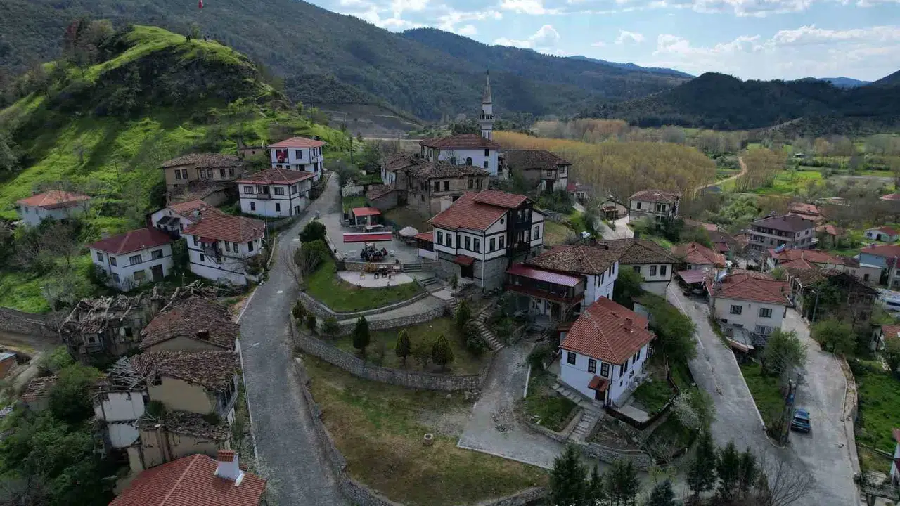 Zamanın durduğu ilçe: Osmanlı estetiği Taraklı’da hayat buluyor