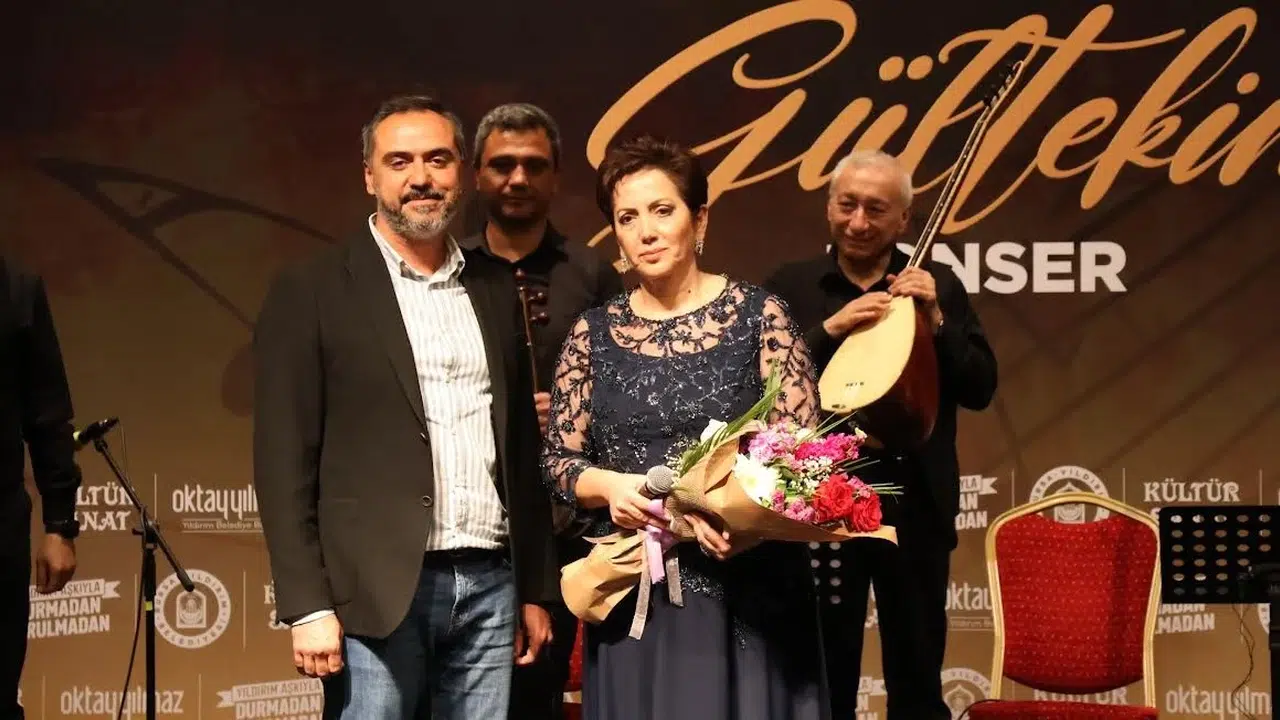 Bursa’da türkü rüzgarı: Aysun Gültekin salonu mest etti