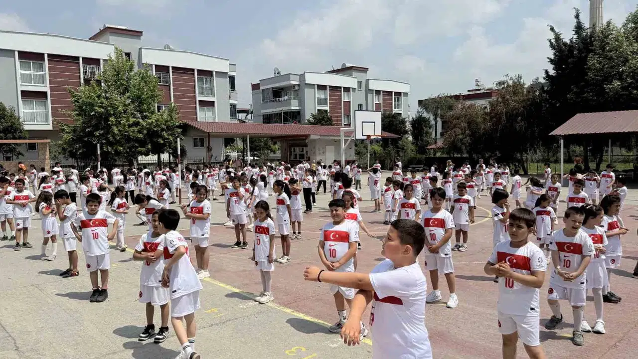 Tarsuslu miniklerden Arda Güler’e stadyumları kıskandıran davet: 400 yürek tek ses oldu