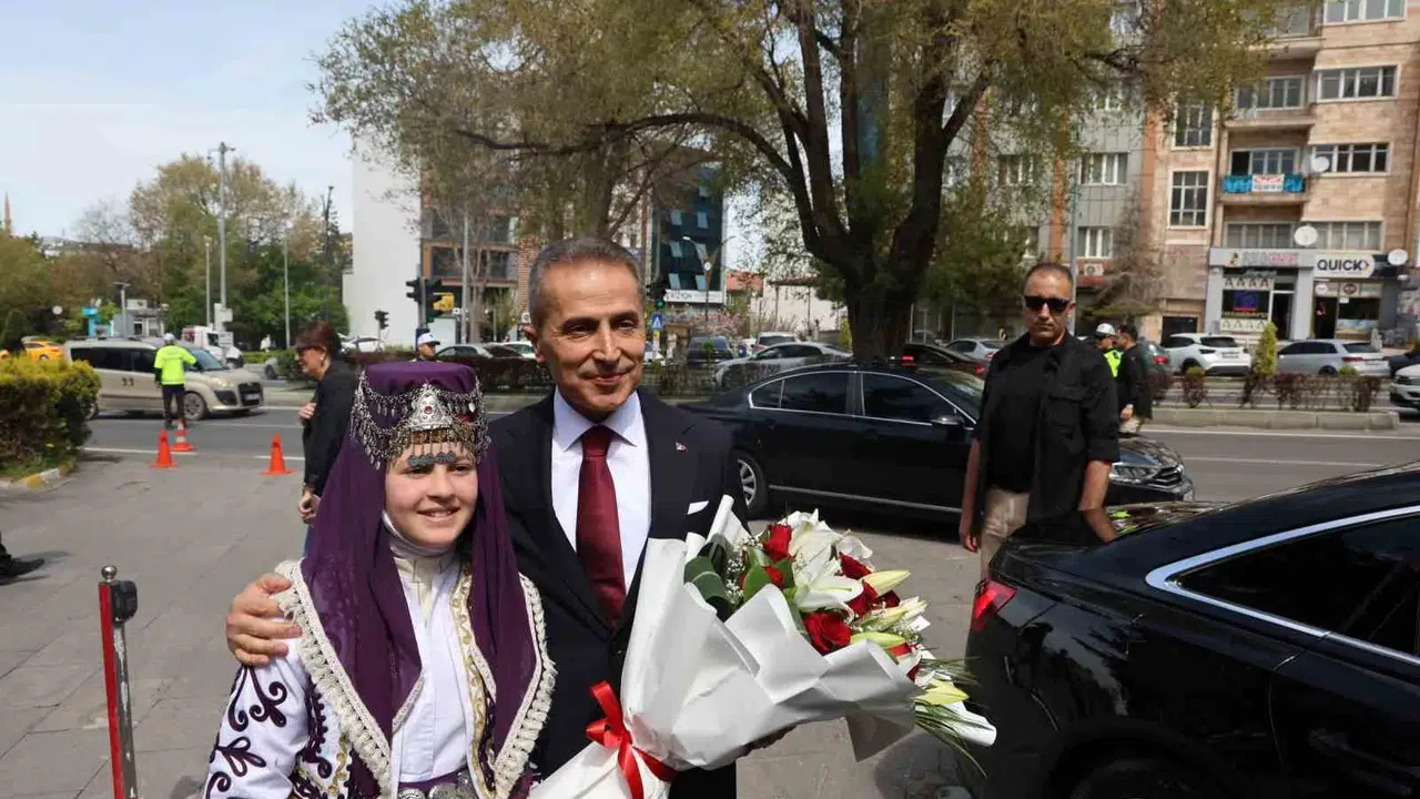 Nevşehir'de yeni dönem: Vali Hüseyin Kök makamına oturdu