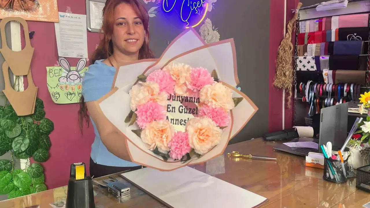 Tavşanlı’da Anneler Günü telaşı: En güzel hediye için çiçekçilerde hummalı çalışma