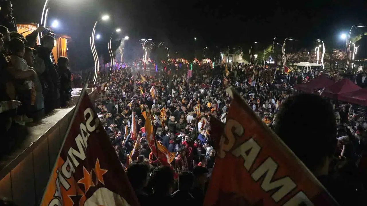 Sarı-Kırmızılı zafer Bolu sokaklarını inletti: 26. şampiyonluk coşkusu meydanlara taştı