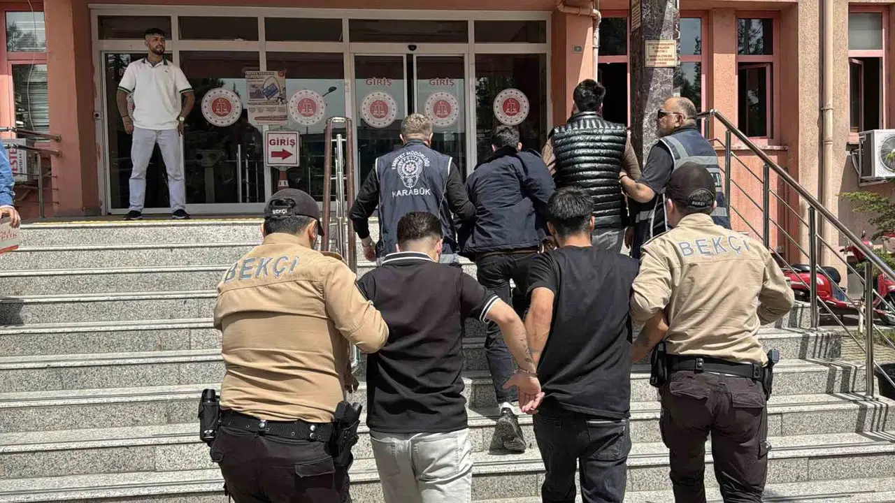 Trafikteki yol verme kavgası Karabük’ü karıştırdı: 5 tutuklama