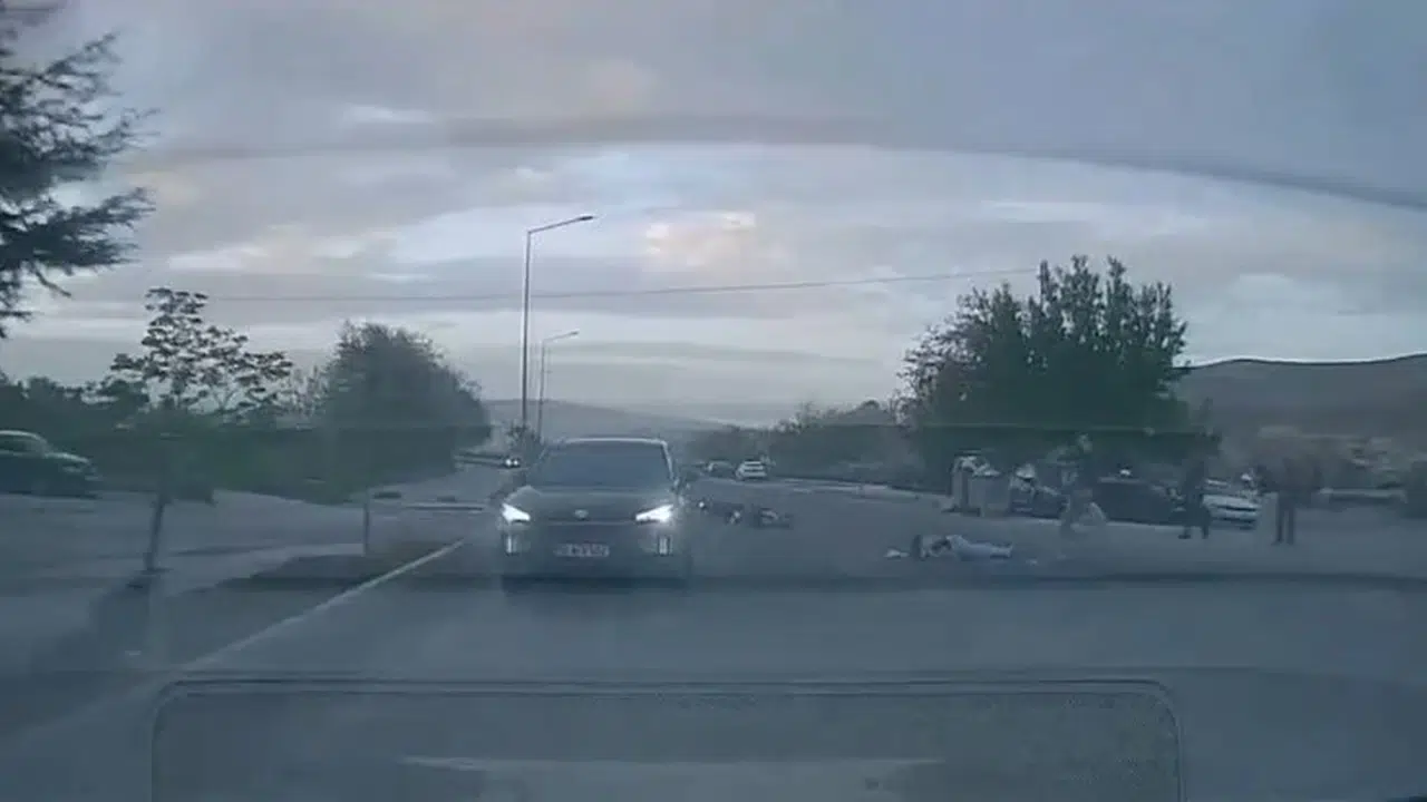 Ölümle burun buruna geldi: Motosiklet kazasında saniyelerle kurtuluş