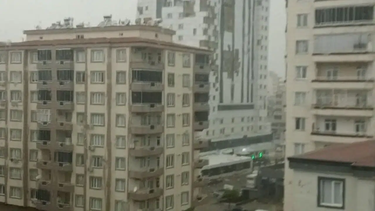 Gaziantep'te kabus dolu saatler: Fırtına hastaneyi savaş alanına çevirdi