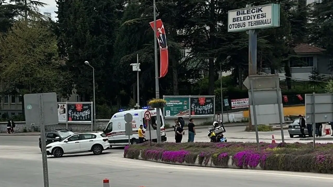 Bilecik'te motosikletli kuryenin zor anları: Yayayı kurtardı, kendi canından oldu