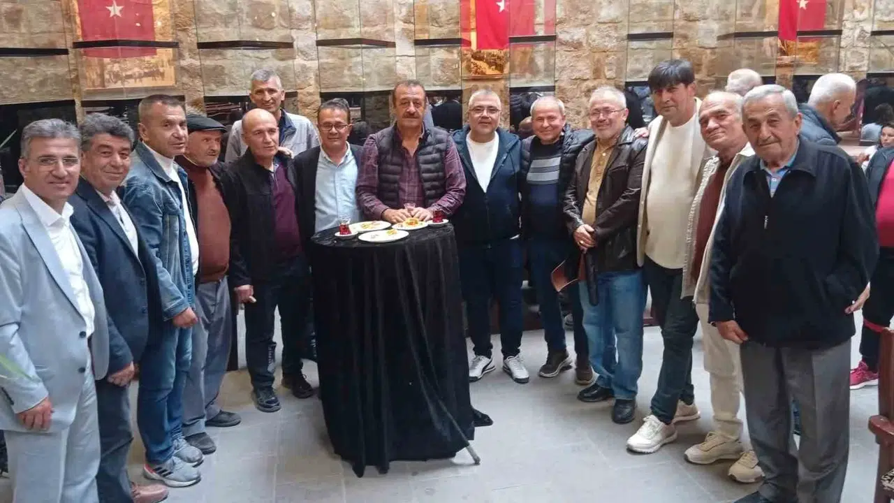 Yeşil sahaların emektarları 72 yıllık gururu kutladı: Beypazarı’nda nostalji rüzgarı esti