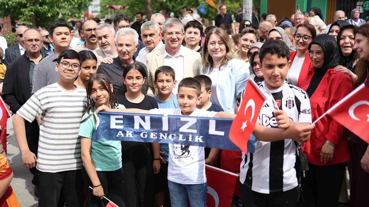 Denizli’de 19 Mayıs coşkusu: Teknofest gençliği meydanları doldurdu