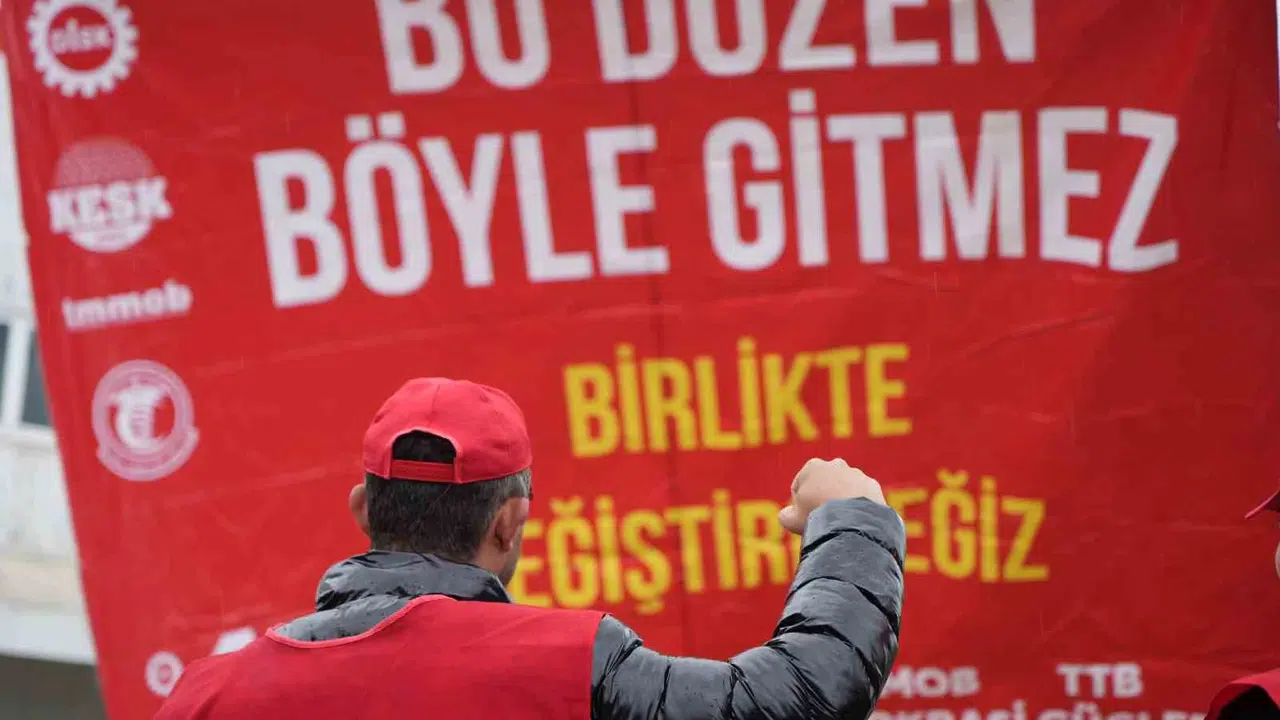 Kocaeli sokakları 1 Mayıs için yankılandı: Binler adalet ve barış için yürüdü