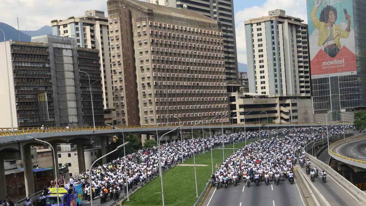 Yaptırımsız Venezuela için 12 günlük maraton: Başkentte dev miting ve yeni ekonomik hamleler
