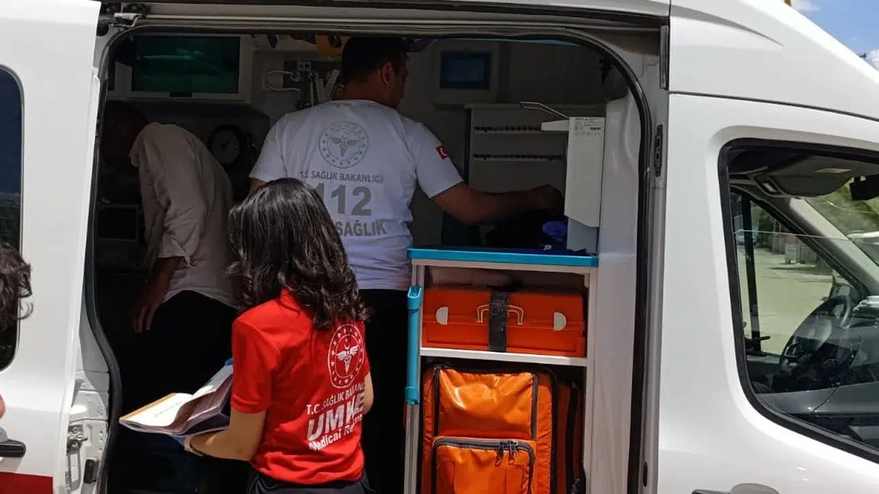 Okul çıkış saatinde dehşet anları: Tartışma kanlı bitti