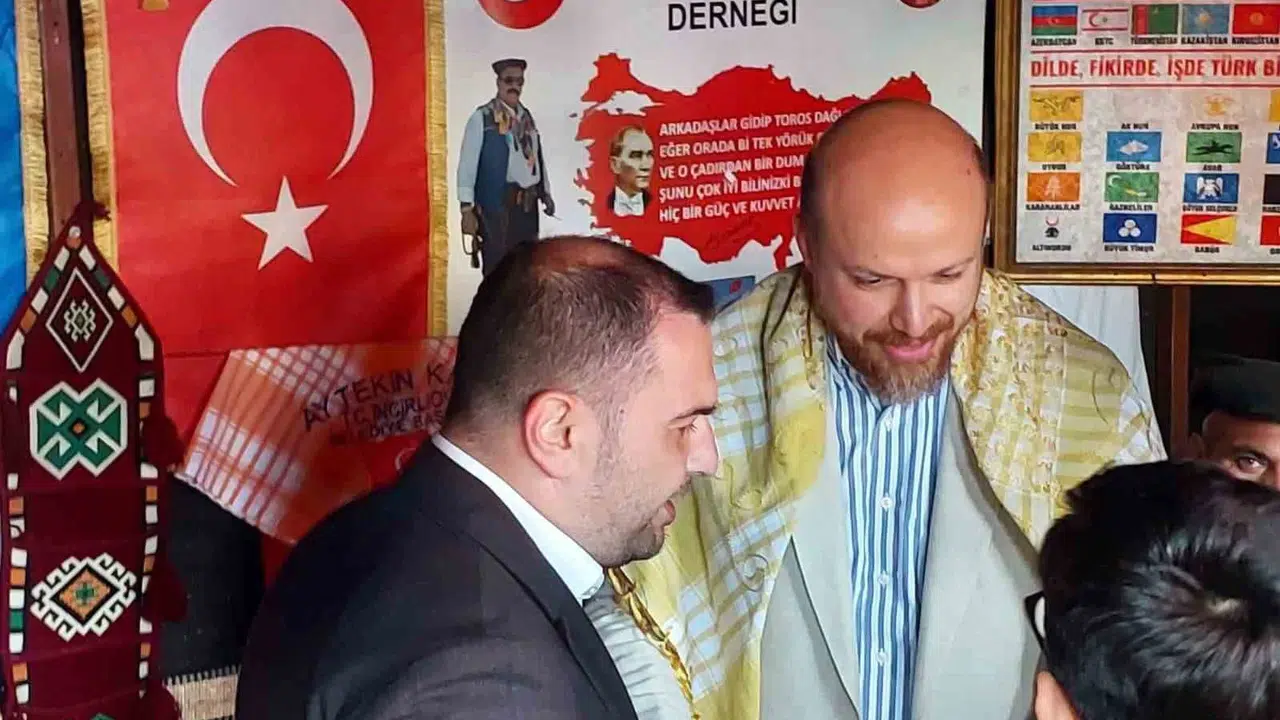 Aydın ziyaretinde renkli anlar: Bilal Erdoğan’a şampiyon kanarya hediye edildi