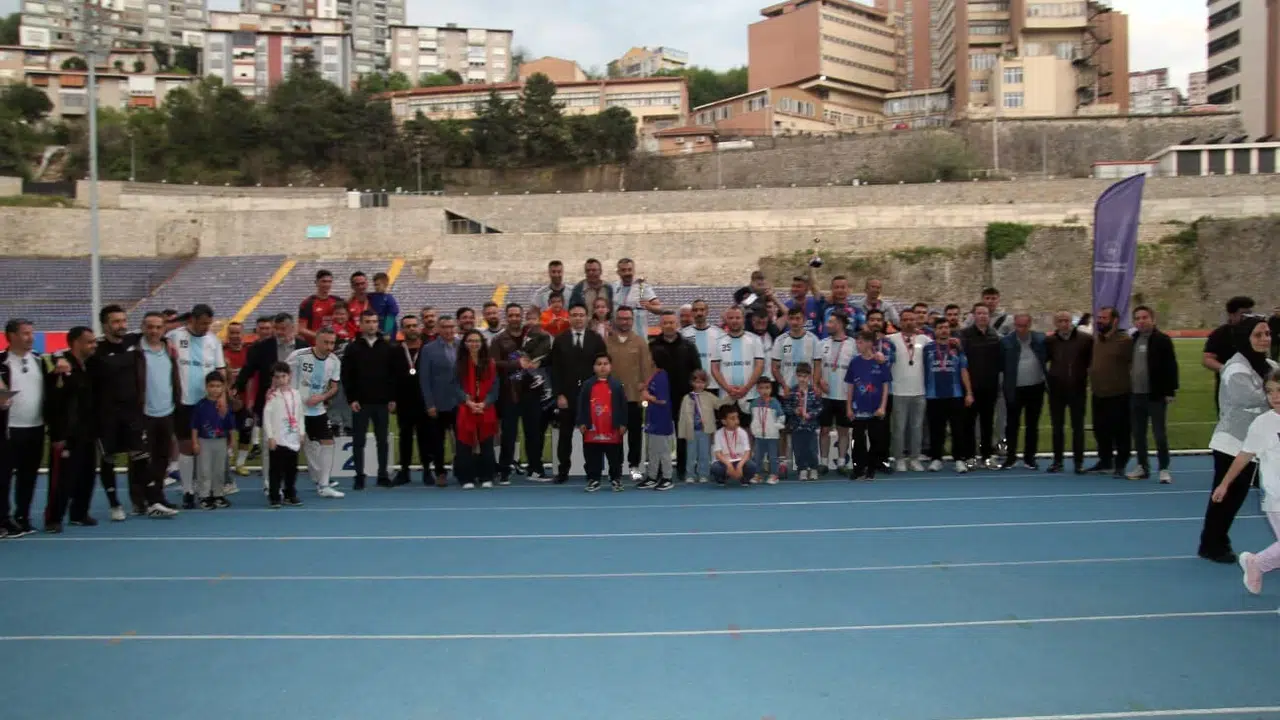 Zonguldak'ta adalet camiası sahada buluştu: Şampiyonluk kupası penaltılarla sahibini buldu