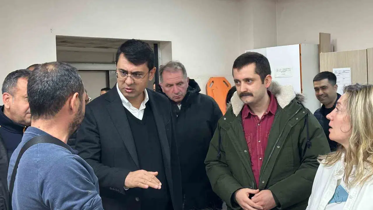 Uşak’ta yollar kana bulandı: Vali Kartal hastaneye koştu, acı tabloyu paylaştı
