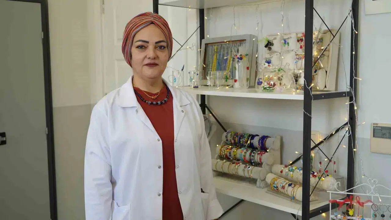 Depremde duyduğu o ses hayatını değiştirdi: Cam korkusunu sanatla yendi, kendi işinin patronu oldu