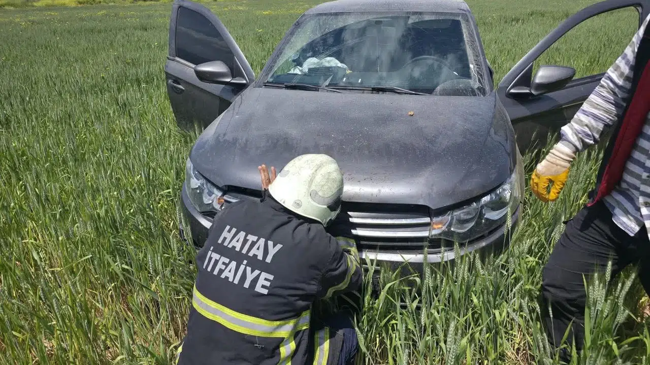 Hassa’da korkutan kaza: Kontrolden çıkan otomobil tarlaya savruldu