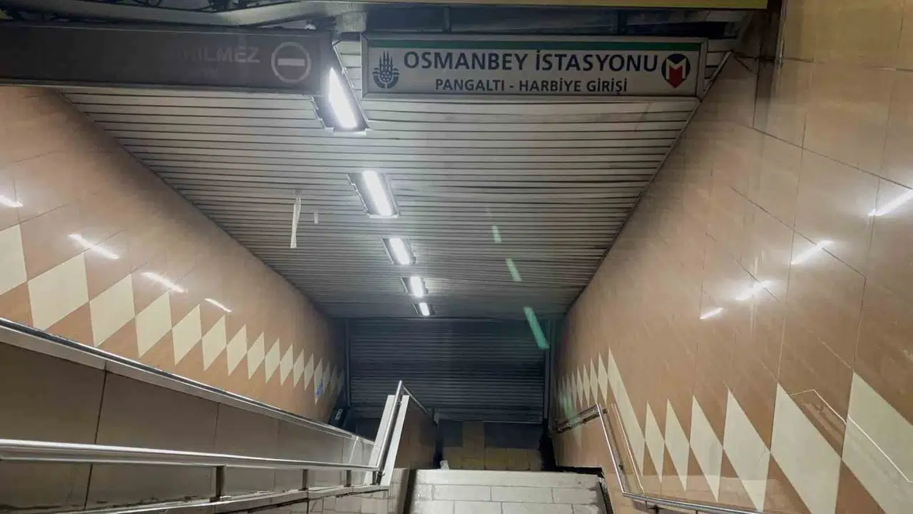 Osmanbey metrosunda acı son: Raylara atlayan genç hayatını kaybetti