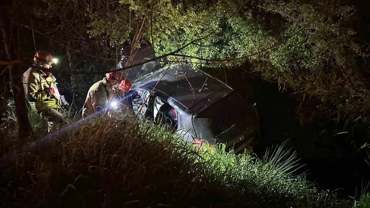 Düzce'de gece yarısı korku dolu anlar: Kontrolden çıkan otomobil dereye böyle uçtu