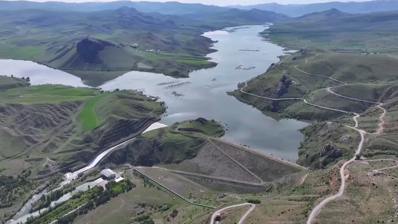 Erzincan’da doğa felaketi: Baraj taştı, binlerce dönüm arazi sular altında kaldı