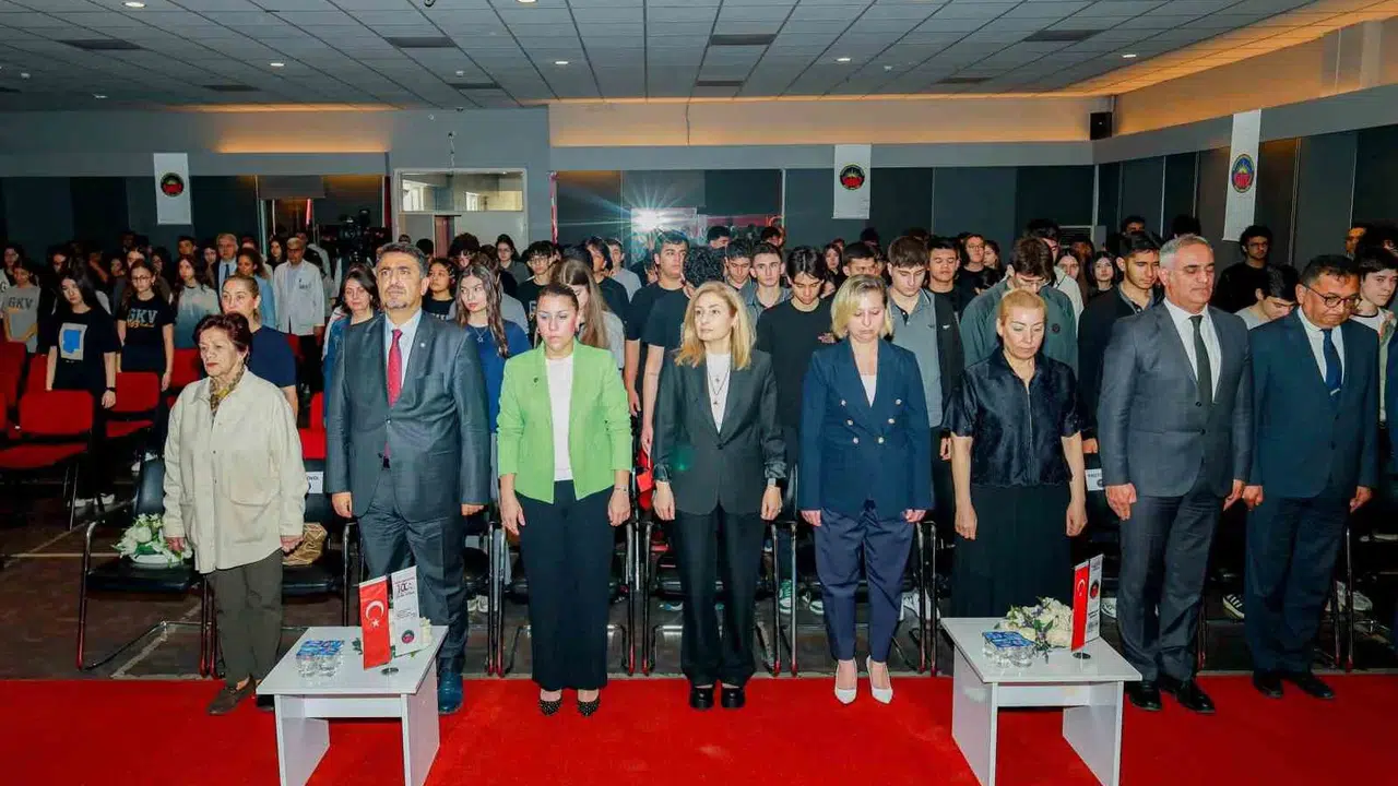 Gaziantep'te 19 Mayıs ruhu: Gençler Ata'nın izinde sahne aldı