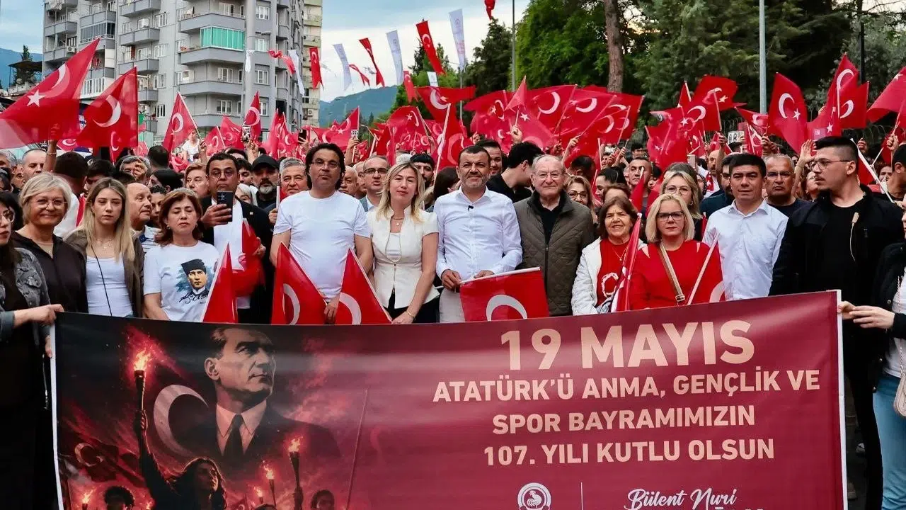 Denizli’de 19 Mayıs kutlamaları: Fener alayıyla başladı, Manga ile unutulmaz bir geceye dönüştü