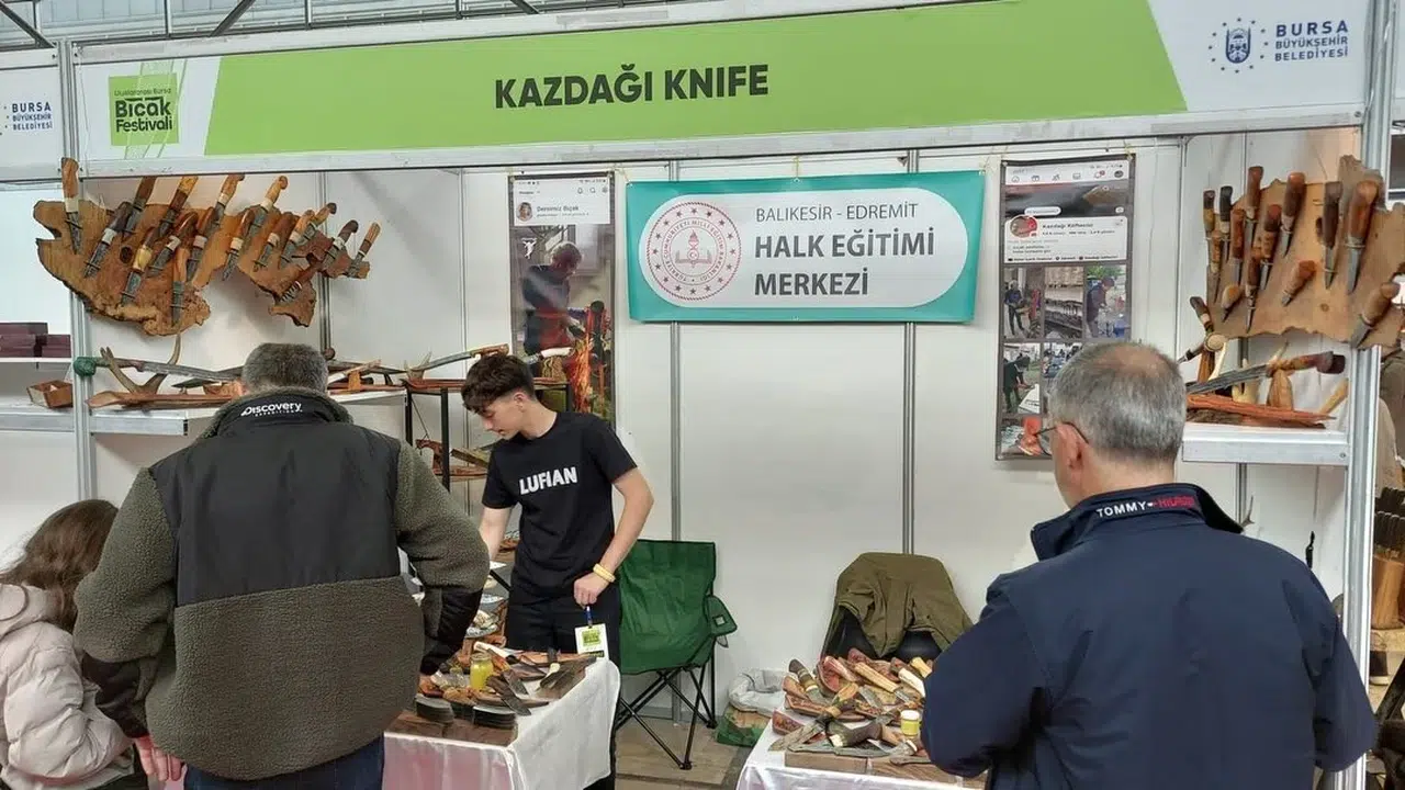 Edremit’in çeliğe hayat veren elleri dünya sahnesinde: Geleneksel bıçaklar Bursa’da tam not aldı