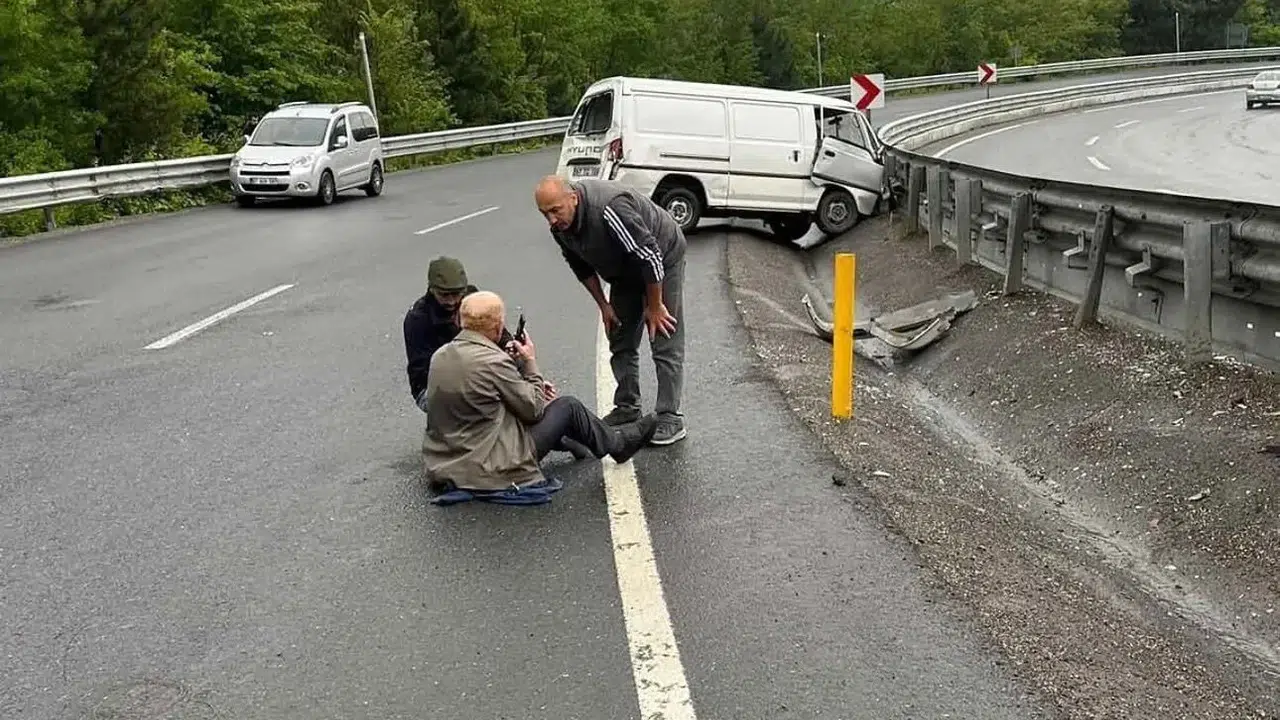 Zonguldak yolunda dehşet anları: Kaygan zeminde di…
