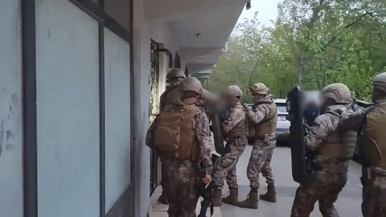 Tarlada alın teri döken çiftçiyi hedef aldılar: Kumar tuzağıyla hayatlarını karartan çete çökertildi