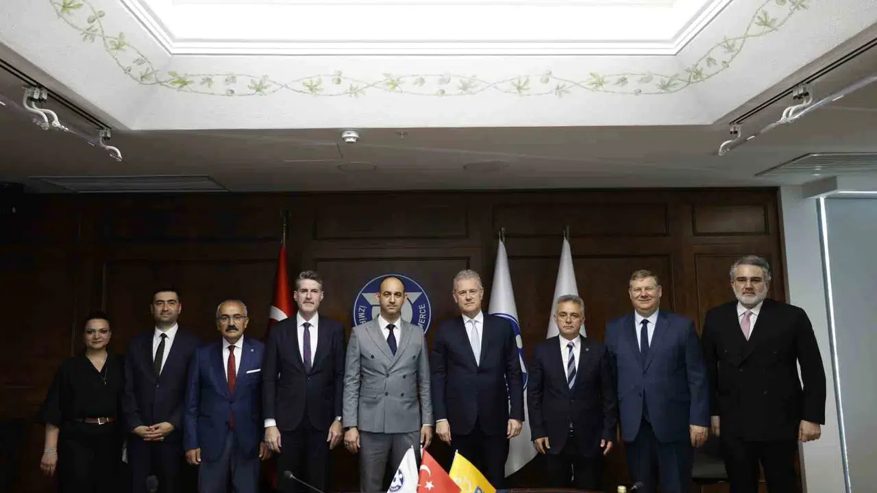 İzmirli ihracatçının lojistik yükü hafifliyor: PTT ile dev iş birliği