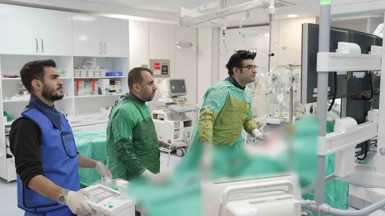 Bıçak altına yatmadan sağlığına kavuştular: Malatya’da tıp dünyasını heyecanlandıran operasyon