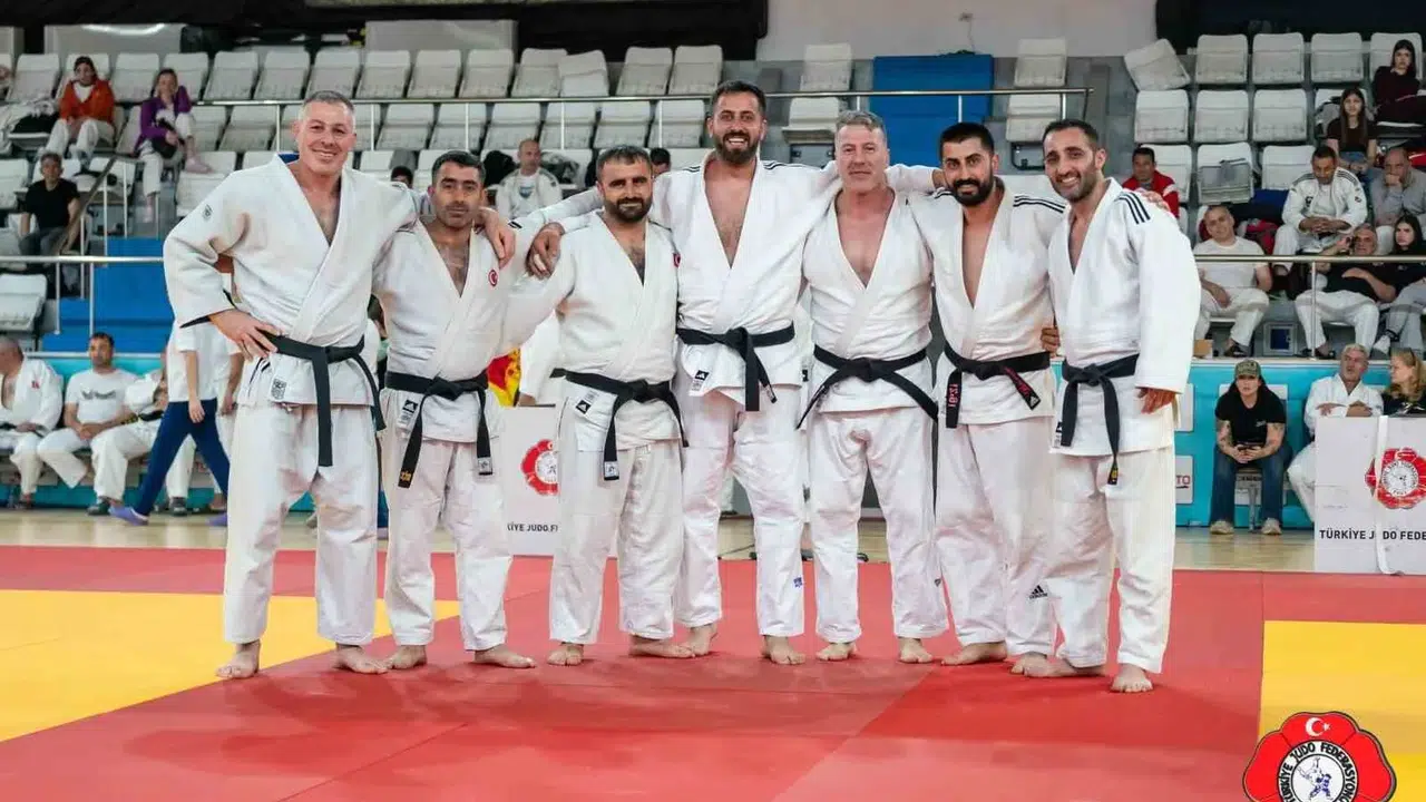 Tatamiye ya?larını değil azimlerini yansıttılar: Yunusemre Belediyespor zirveye adını yazdırdı
