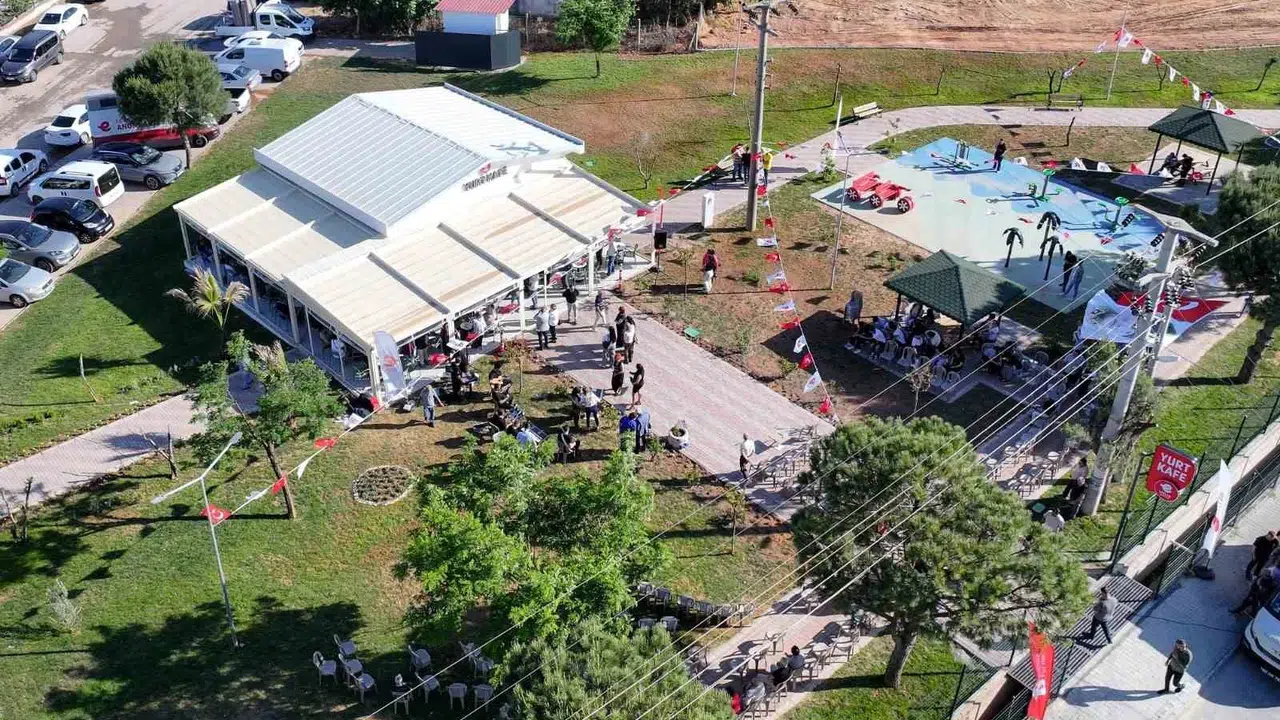 Efeler’de öğrencilerin yeni buluşma noktası: Başkan Yetişkin sözünü tuttu