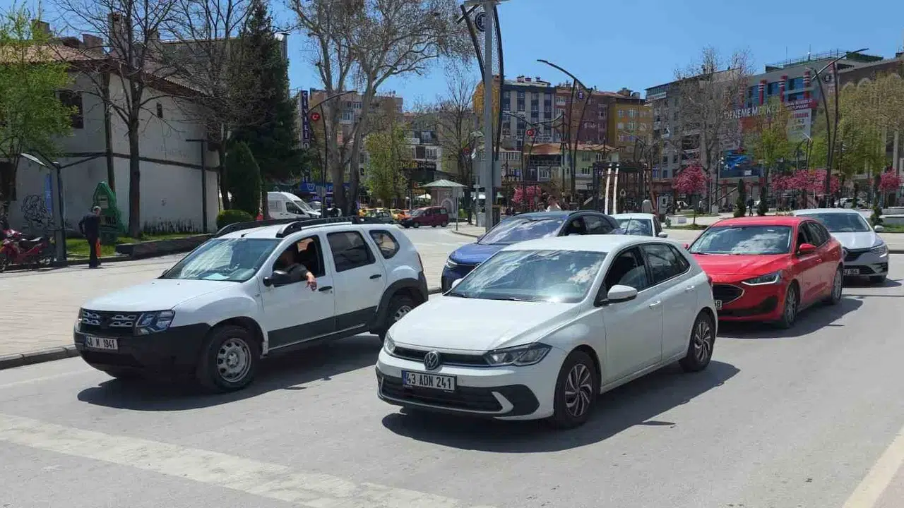 Kütahya yollarında hareketlilik arttı: Araç sayısı 286 bini devirdi