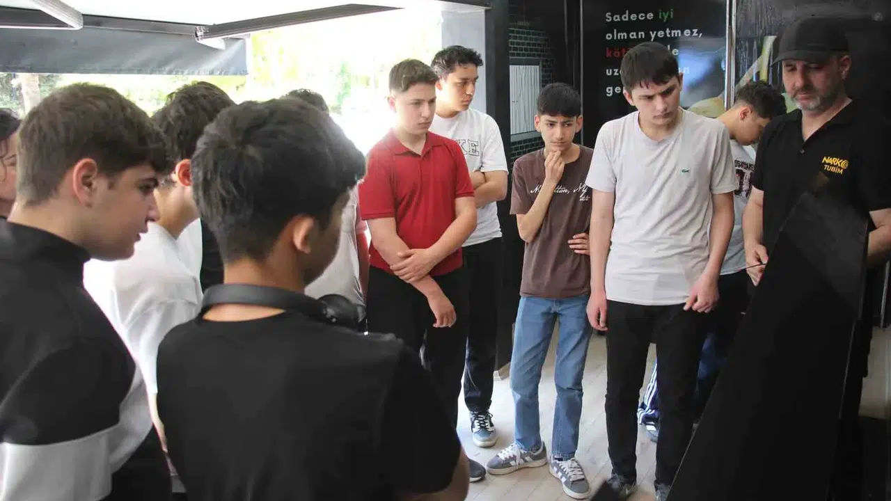 Gençlerin rotası bu kez meydan oldu: Narkotik Eğitim Tırı Aydın'a geldi