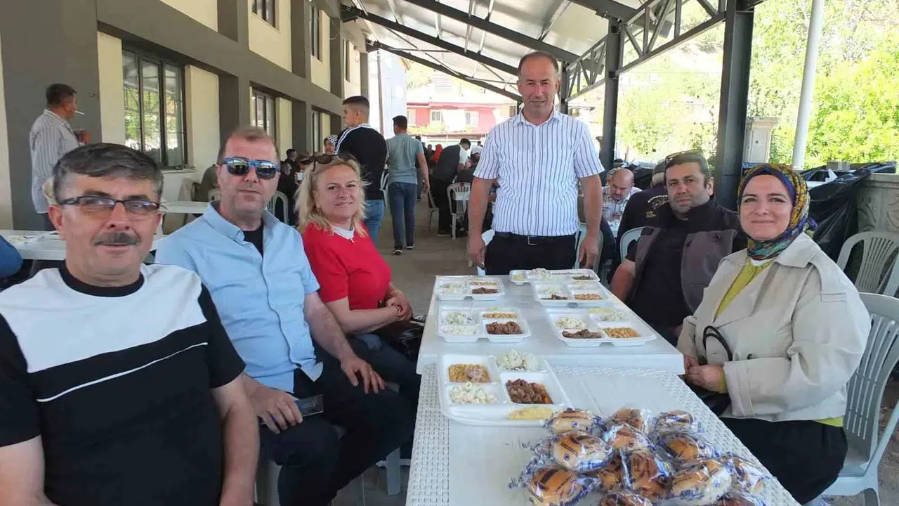 Bereket sofrasında 3 bin kişilik buluşma: Karadere’de gelenekler yaşatılıyor