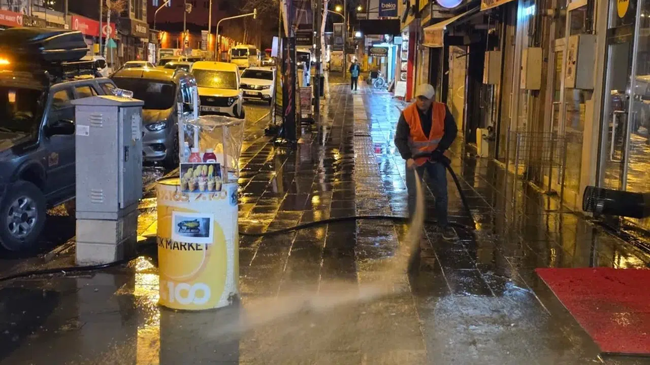 Ardahan’da kışın izleri siliniyor: Sokaklar bahara hazırlanıyor