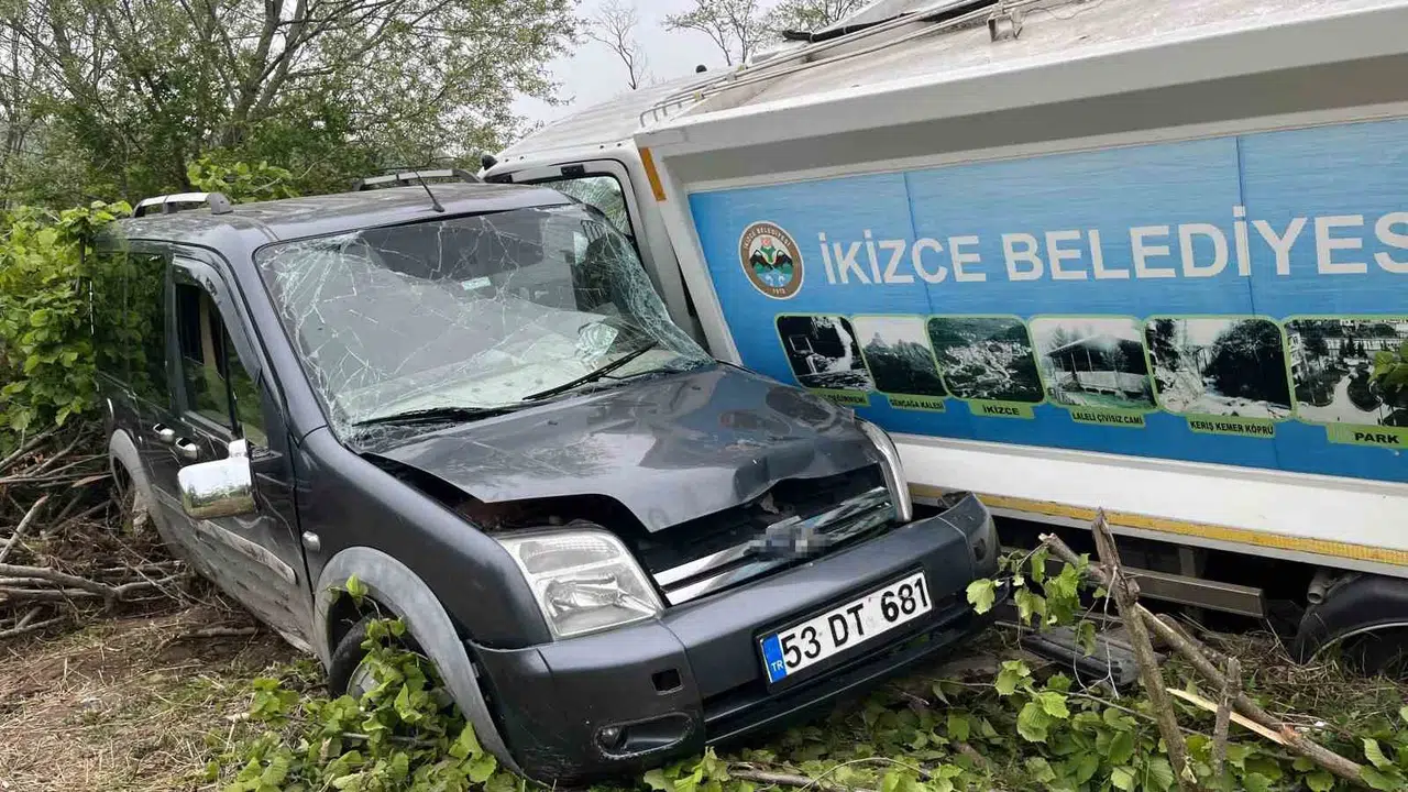Ünye’de korkutan kaza: Çöp kamyonu ile otomobil çarpıştı, üç kişi hastanelik oldu